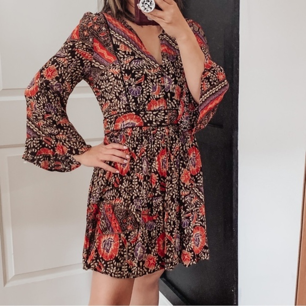 Zara V‎ neck Floral Mini Dress. Size M